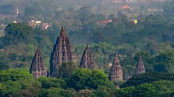 antico tempio in indonesia foto