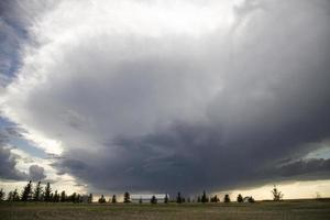 prateria nuvole temporalesche canada foto