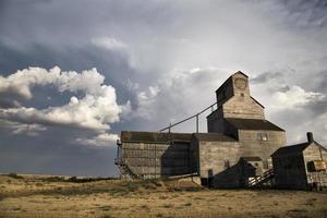 nuvole temporalesche canada grano elevatore foto