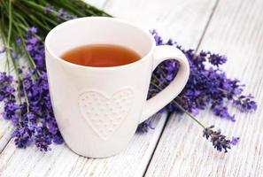 tazza di tè e lavanda foto