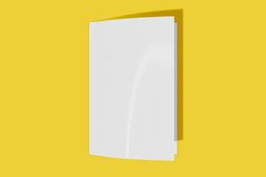 opuscolo verticale mockup, brochure, invito isolato su sfondo giallo con copertina morbida e ombra realistica. rendering 3D. foto