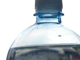 bottiglia d'acqua isolata foto