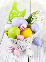 uova di Pasqua e fiori foto