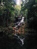 mini cascata nell'isola di Bintan foto