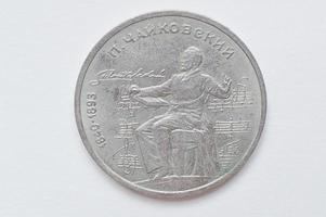 moneta commemorativa da 1 rublo urss del 1990, raffigura peter ilyich tchaikovsky, compositore russo del periodo tardo romantico foto
