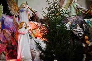 presepe di natale molto grande. angeli strombazzanti foto