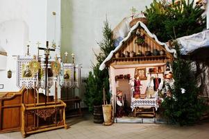 presepe di natale molto grande. famiglia nazionale ucraina foto