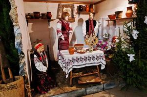 presepe di natale molto grande. famiglia nazionale ucraina foto