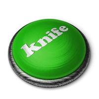 parola di coltello sul pulsante verde isolato su bianco foto