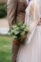 elegante bouquet da sposa di fiori naturali freschi foto