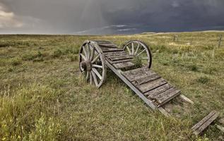 vecchio carrello della ruota della prateria saskatchewan foto