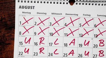 calendario tedesco con vacanze o ferie ad agosto foto