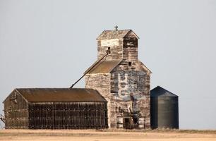 vecchio elevatore di grano d'epoca foto