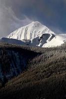 montagne rocciose in inverno foto