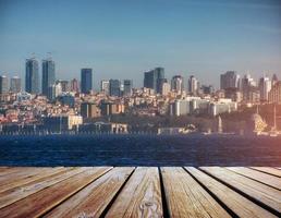 panorama della città moderna sull'acqua, istanbul foto
