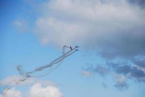 aereo che vola in uno spettacolo di lotta foto