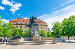 frantisek palacky monumento sulla piazza del palazzo palackeho namesti e ministero della salute foto