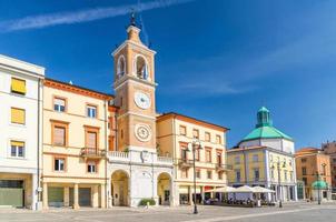 piazza tre martiri piazza dei tre martiri con edifici tradizionali riminesi foto