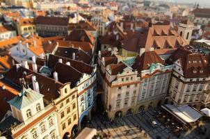 vista della piazza della città vecchia con folla di persone, praga, repubblica ceca foto