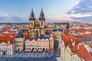 vista aerea dall'alto della piazza della città vecchia di Praga foto