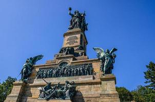 niederwalddenkmal germania monumento su niederwald ampia collina della valle del fiume Reno foto