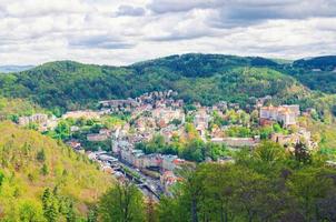 vista panoramica aerea dall'alto di karlovy vary foto