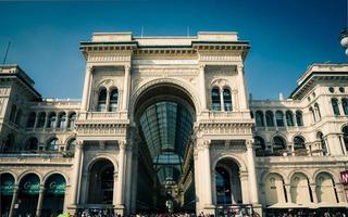 galleria vittorio emanuele ii famoso centro commerciale di lusso, milano, italia foto