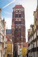 torre in mattoni della basilica di st marys chiesa cattedrale, gdansk, polonia foto