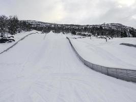 vik skisenter, roysane, norvegia. splendida vista sulle piste in inverno. foto