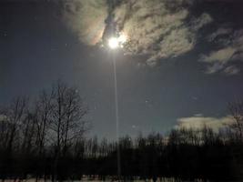 notte d'inverno nel villaggio russo di otturitsy foto