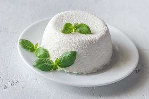 ricotta - formaggio di siero di latte italiano foto