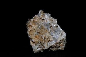 minerali calcite su nero foto