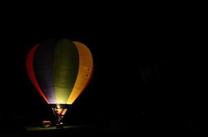 mongolfiera di notte foto