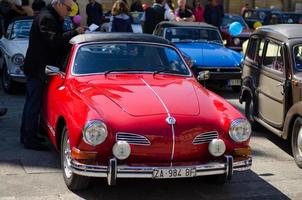 lecce, italia - 23 aprile 2017 auto d'epoca classiche retrò automobili in italia foto