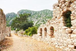 mura della città nelle rovine di troia, in turchia. foto