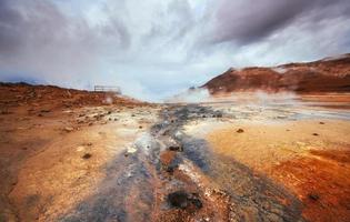 campo di fumarole a namafjall islanda foto