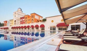 piscina e spiaggia di hotel di lusso. tipo complesso di intrattenimento. amara dolce vita hotel di lusso. ricorrere. tekirova-kemer foto