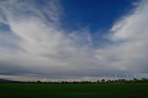 campo verde e cielo foto