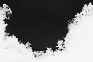 neve e sfondo scuro foto