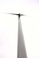 mulino a vento per la generazione di elettricità foto