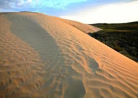 duna di sabbia alle grandi colline di sabbia nel pittoresco saskatchewan foto