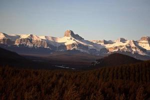 montagne rocciose in inverno foto