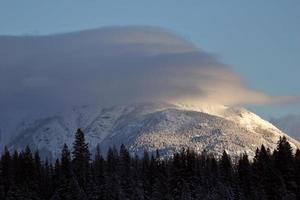 montagne rocciose in inverno foto