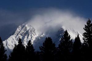 montagne rocciose in inverno foto