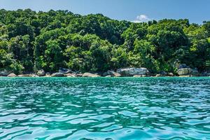 bella natura delle isole nel mare delle andamane alle isole similan, mu ko similan national park, phang-nga, thailandia foto