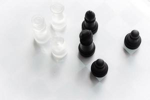 figura degli scacchi pezzi degli scacchi simbolo della concorrenza foto
