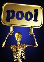 parola piscina e scheletro dorato foto