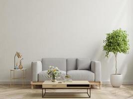 moderno soggiorno interno con divano grigio e decorazioni su sfondo bianco. foto