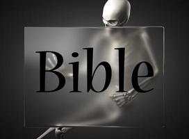 parola della Bibbia su vetro e scheletro foto