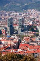 paesaggio urbano dalla città di bilbao, destinazione di viaggio in spagna foto